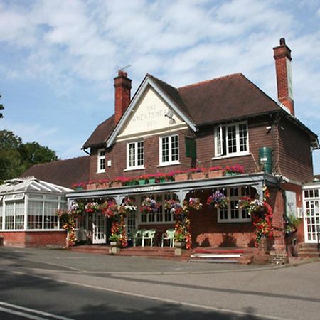 The Wheatsheaf Inn Haslemere Exterior photo